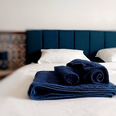 Rooms 10 Mins Walk From Train Station! Agualva-Cacem Exterior foto